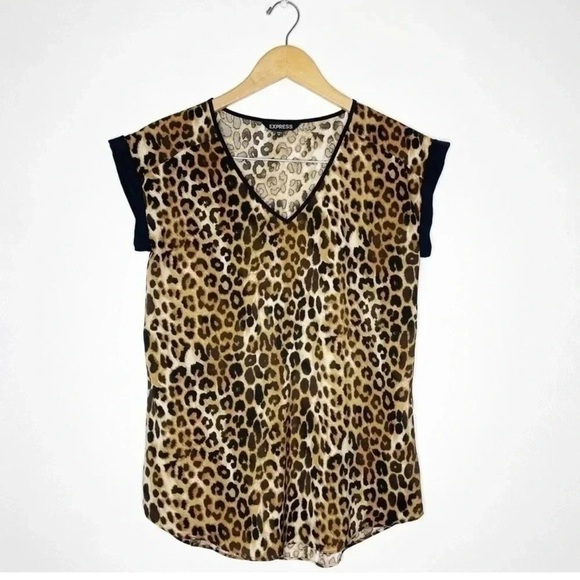 Express Black and Tan Animal Relaxed V-Neck T-Shirt Blouse Size Small - Picture 2 of 6